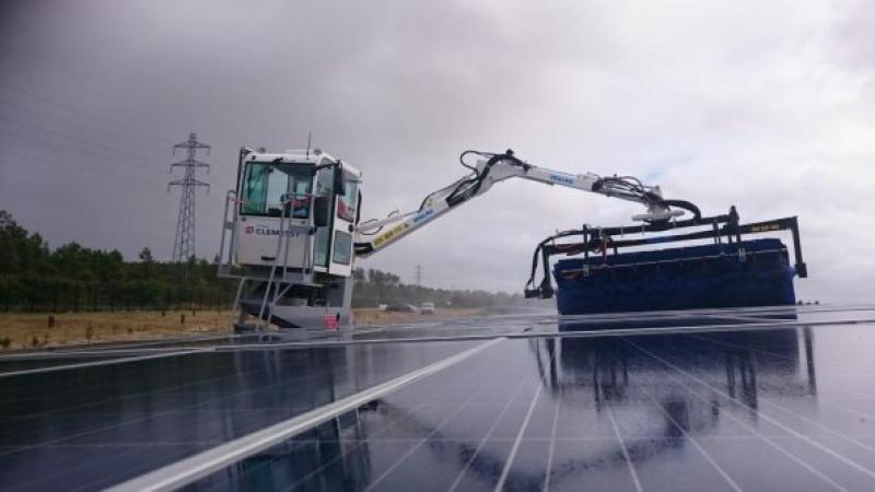 Laveuse de panneaux solaires