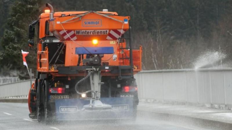 Stratos moyenne gamme saleuse portée Stratos moyenne gamme saleuse portée