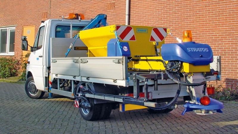 Stratos petite gamme saleuse portée Stratos petite gamme saleuse portée