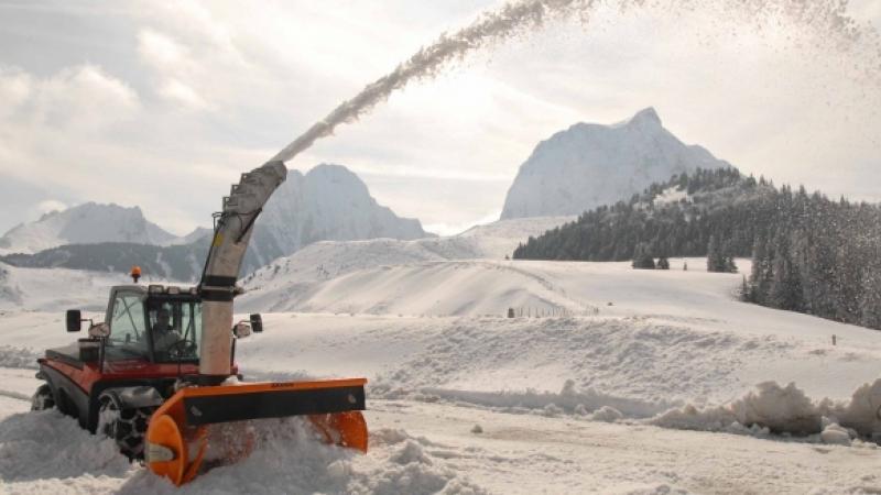 TT240 TRACTEUR DE PENTE TT240 TRACTEUR DE PENTE